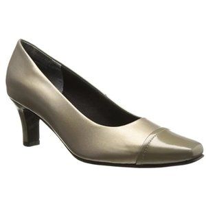 new Rose Petals by Walking Cradle woman's size 8.5